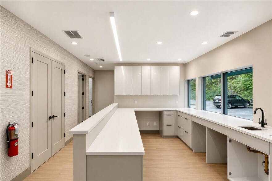 More Photos Of 860 Central Park Ave, Scarsdale Bank For Lease