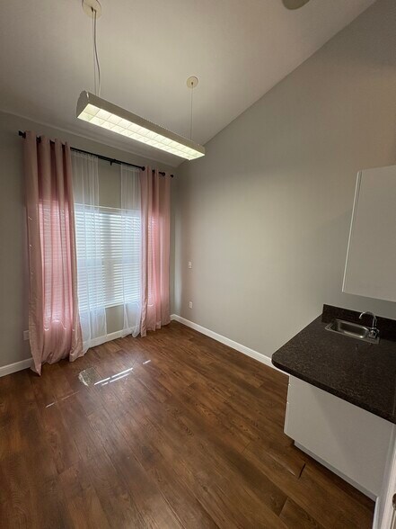 More Photos Of 9066 Cypress Green Dr, Jacksonville Medical For Lease