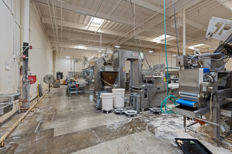 More Photos Of 2614-2616 Temple Heights Dr, Oceanside Warehouse For Sale