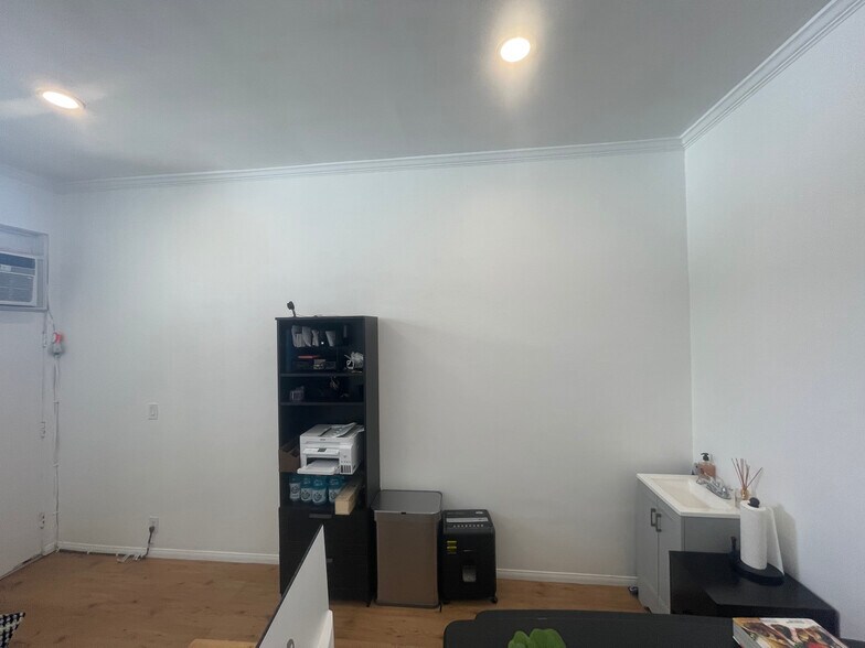 More Photos Of 7466 Beverly Blvd, Los Angeles Storefront Retail Office For Lease