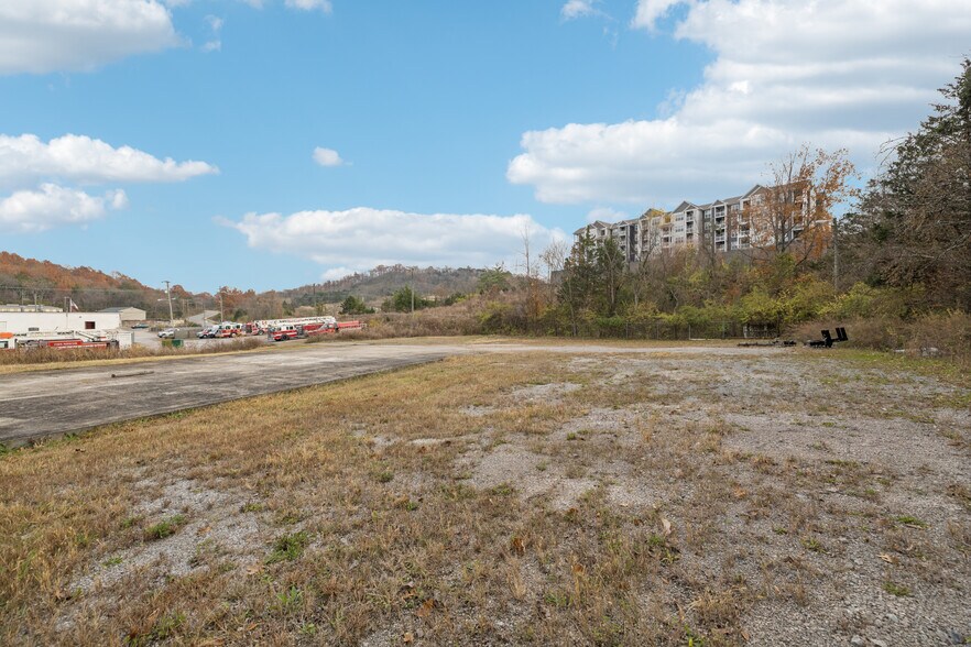 More Photos Of 3502 Dickerson Pike, Nashville Flex For Sale