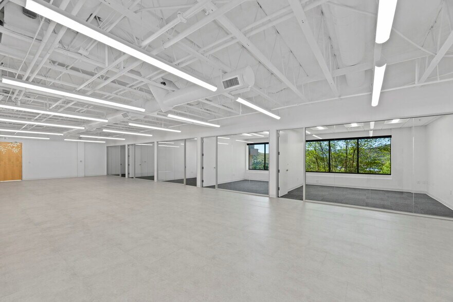 More Photos Of 29219 Canwood St, Agoura Hills Office For Sale