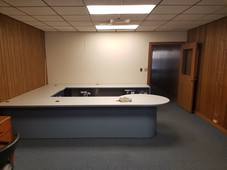 More Photos Of 1817 Washington St, Two Rivers Office Residential For Sale