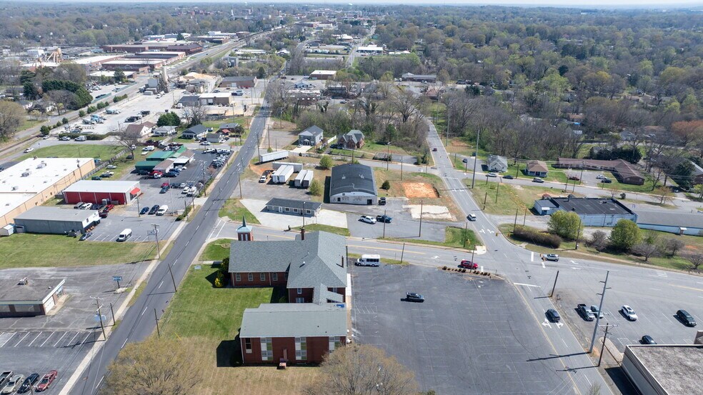 More Photos Of 121 13th St SW, Hickory Office For Sale