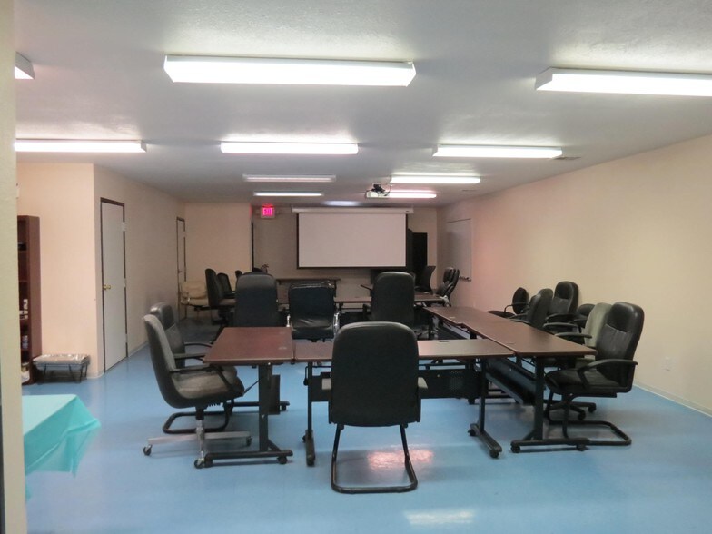 More Photos Of 1306 E Calvada Blvd, Pahrump Office Residential For Lease