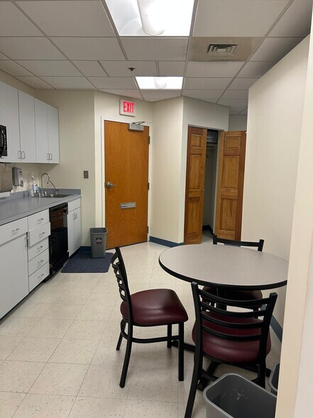 More Photos Of 955 Main St, Winchester Medical For Sale