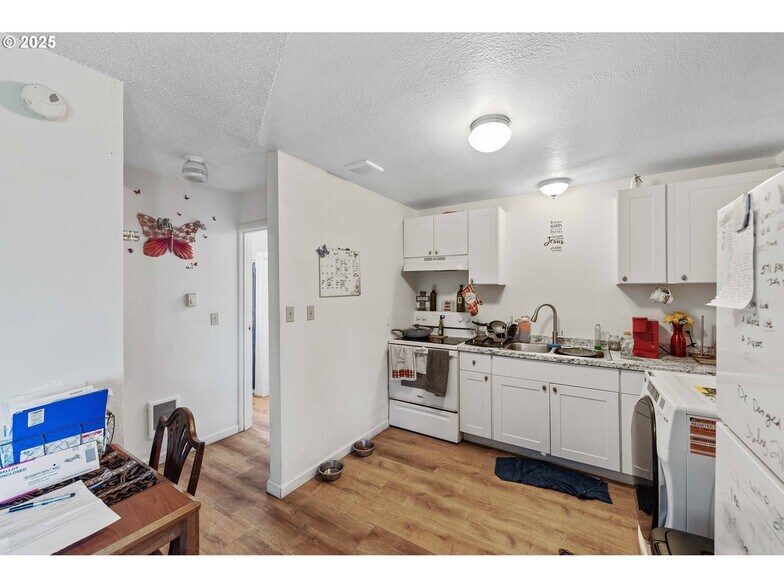 More Photos Of 1900 Monroe St, North Bend Apartments For Sale