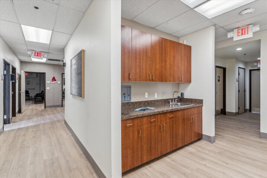 More Photos Of 4220 N 20th Ave, Phoenix Medical For Lease