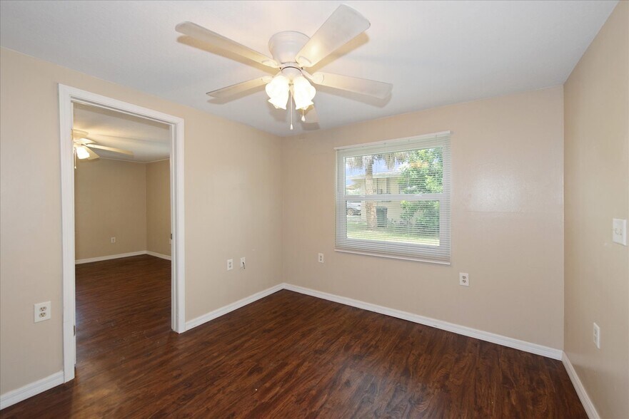 More Photos Of 1905 Oakley Ave, Fort Myers Apartments For Sale