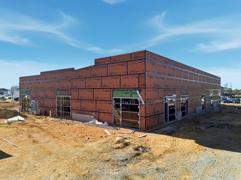 More Photos Of 2420 S 8th St, Rogers Flex For Lease