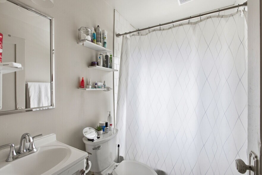 More Photos Of 4340-4342 Holly St, Kansas City Multifamily For Sale