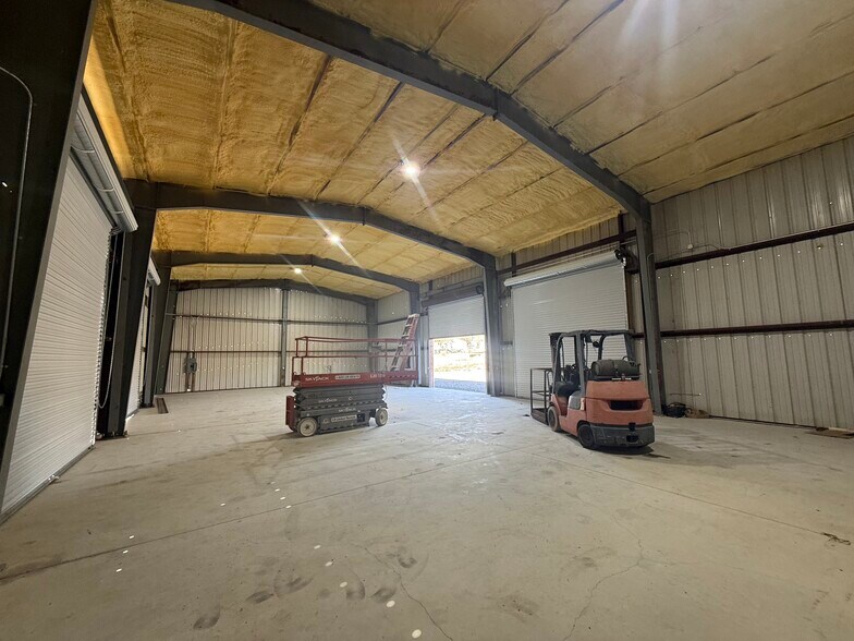 More Photos Of 1321 High Rd, Kyle Warehouse For Lease