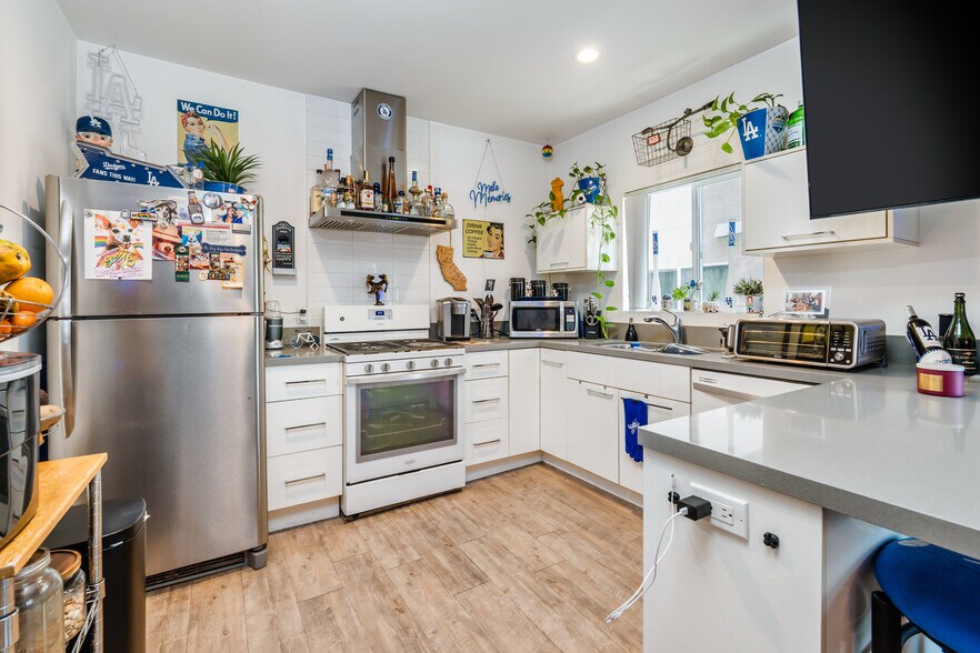 More Photos Of 845 Bunker Hill Ave, Los Angeles Apartments For Sale