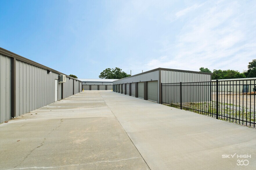 More Photos Of 753 W Pleasant Grove Rd, Rogers Self Storage For Sale