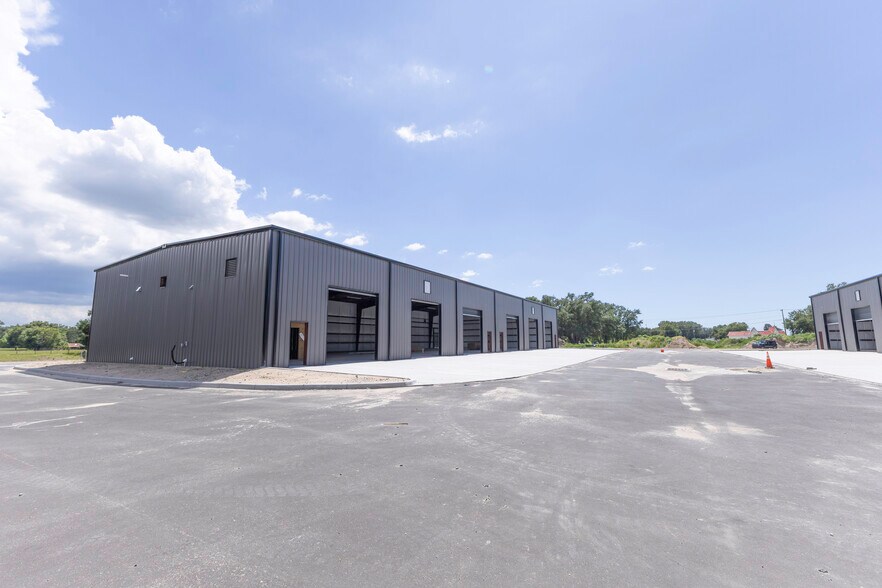 More Photos Of 3023 E C 48, Center Hill Warehouse For Lease