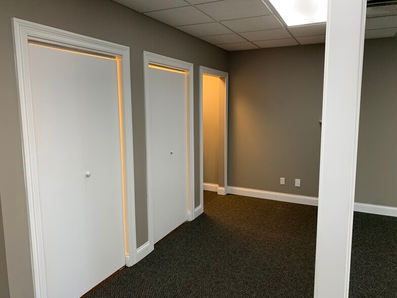 More Photos Of 68 N High St, New Albany Office For Lease