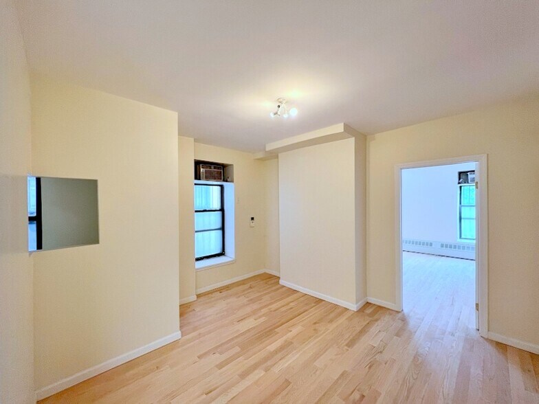 More Photos Of 43 Central Park N, New York Apartments For Lease