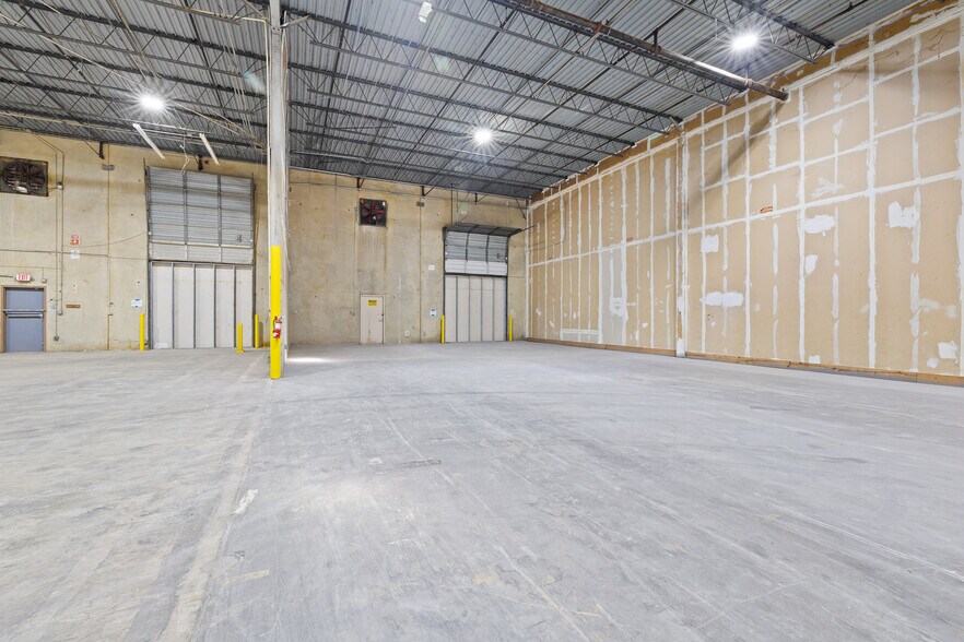 More Photos Of 2003-2021 Viscount Row, Orlando Warehouse For Lease