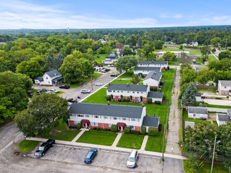 Primary Photo Of 425 Donovan St, South Lyon Apartments For Sale