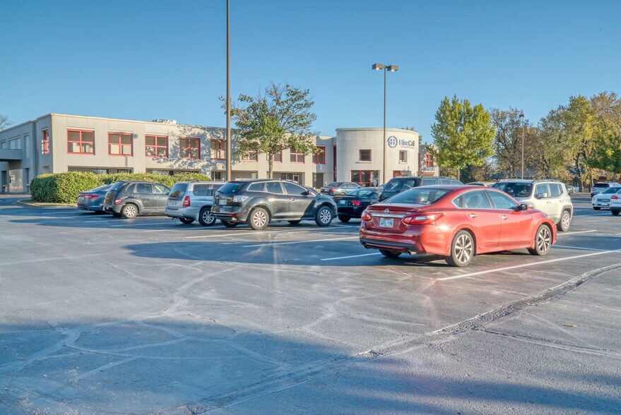 More Photos Of 7127-7133 Riverside Pky, Tulsa Office For Sale