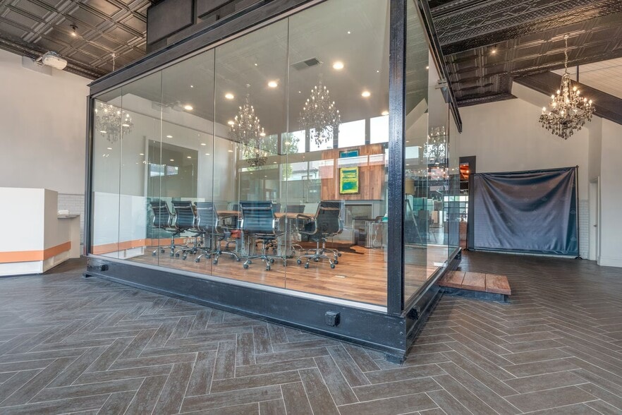 More Photos Of 3026-3036 Locust St, Saint Louis Loft Creative Space For Lease