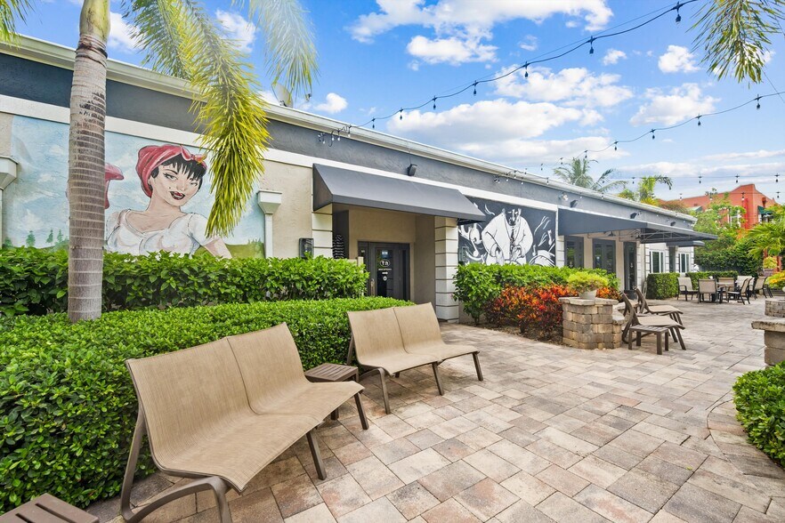 More Photos Of 514 NW Dixie Hwy, Stuart General Retail For Sale