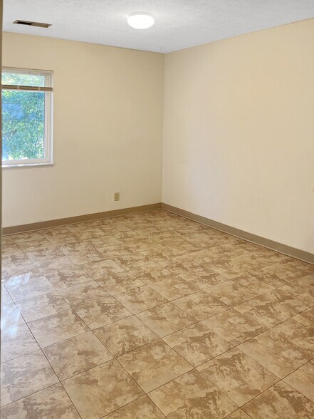 More Photos Of 401 River Run Dr, Macomb Apartments For Sale