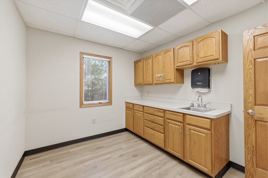More Photos Of 1221 S Trimble Rd, Mansfield Office For Lease