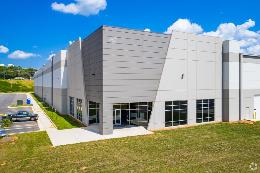 More Photos Of 753 Broadway Ave, Braselton Distribution For Lease