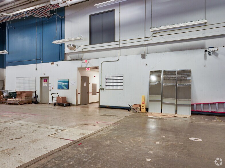 More Photos Of 6900 Morris Estate Dr, Charlotte Manufacturing For Sale