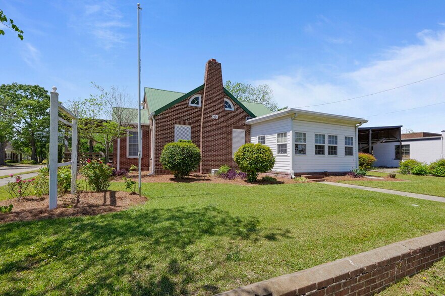More Photos Of 310 S Clinton Ave, Dunn Medical For Sale