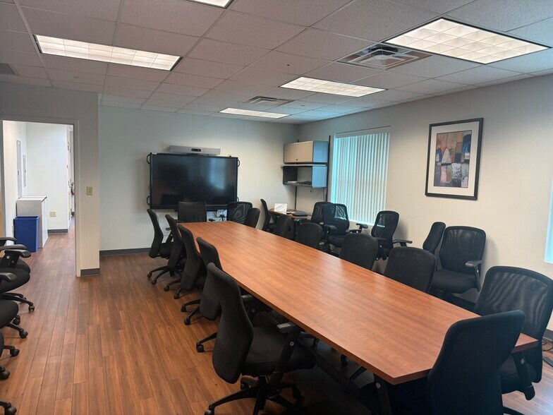 More Photos Of 260 E University Ave, Cincinnati Medical For Sale