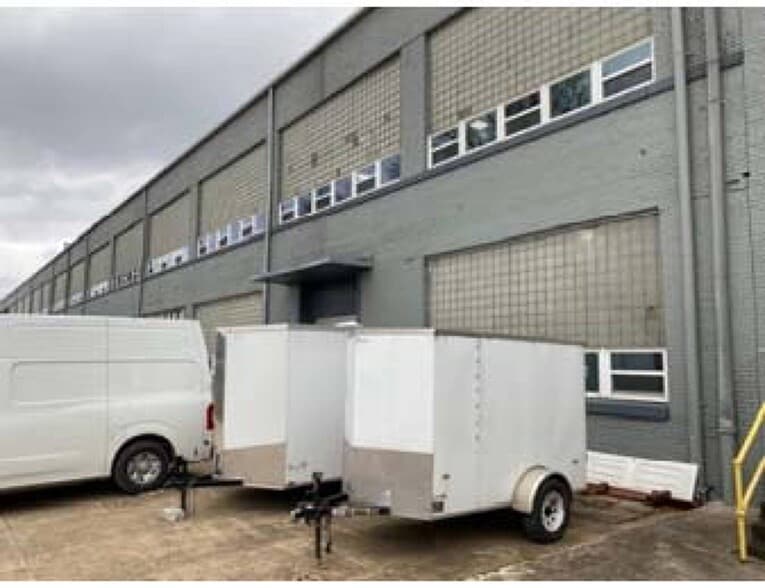 More Photos Of 105 Maple St, Rossville Light Distribution For Sale