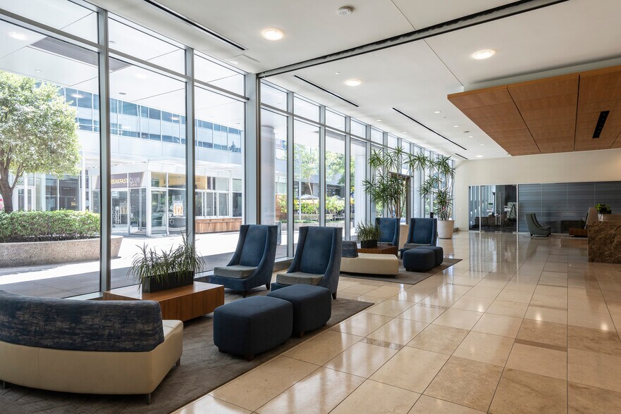 More Photos Of 1 E Washington St, Phoenix Office For Lease