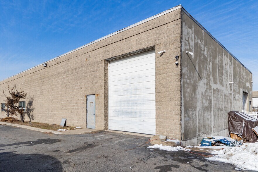 More Photos Of 217 Knickerbocker Ave, Bohemia Warehouse For Lease