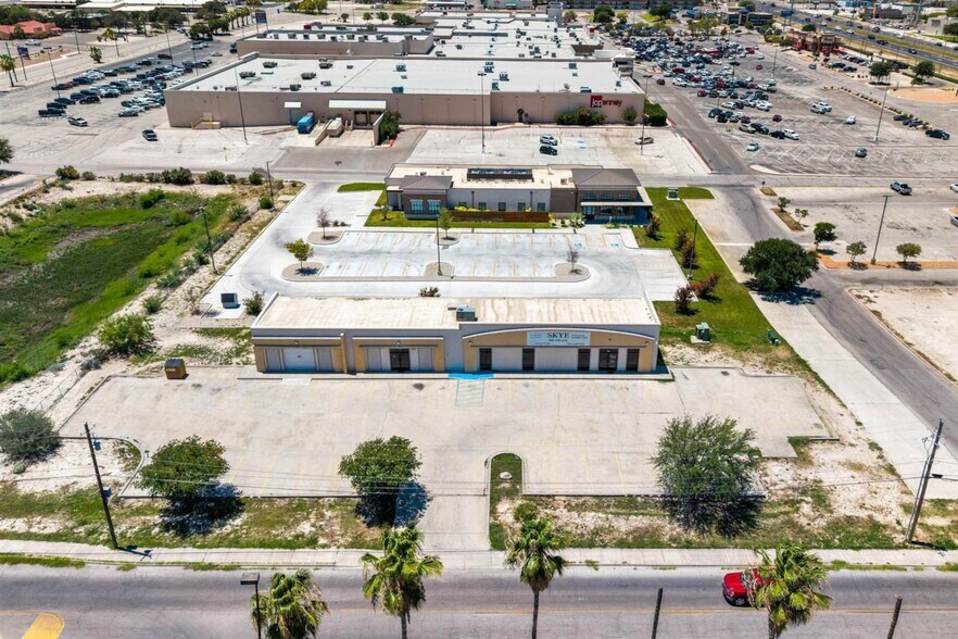 More Photos Of 159 Braddie Dr, Del Rio Light Distribution For Sale