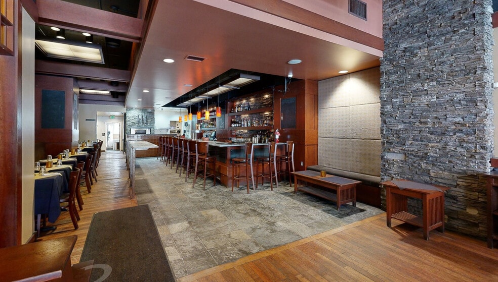 More Photos Of 313 N Charles St, Baltimore Storefront Retail Residential For Lease