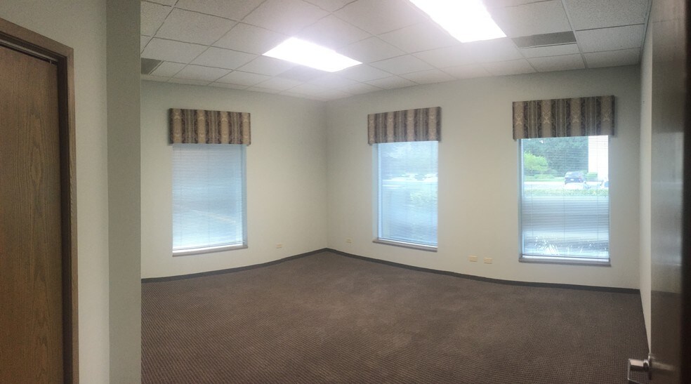 More Photos Of 452 N McLean Blvd, Elgin Medical For Sale