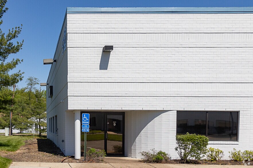 More Photos Of 51 Stouts Ln, Monmouth Junction Light Distribution For Lease