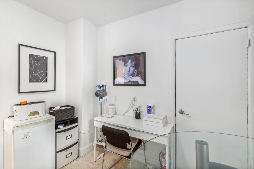 More Photos Of 2032 34th Ave SW, Calgary Office For Sale