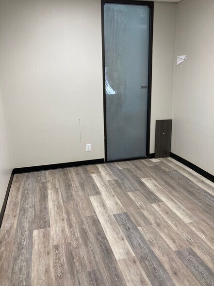 More Photos Of 6677 Rookin St, Houston Storefront Retail Office For Lease