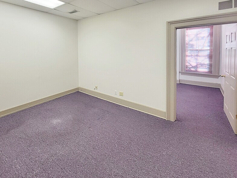 More Photos Of 1730 Madison Rd, Cincinnati Office For Sale