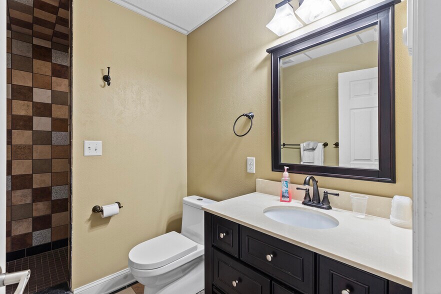 More Photos Of 603 N River St, Hot Springs Hotel For Sale