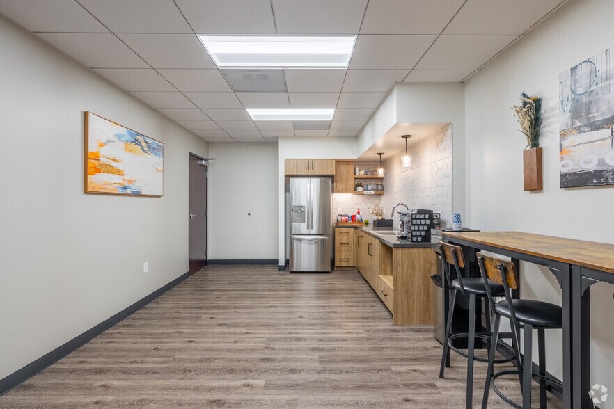 More Photos Of 15335 Morrison St, Sherman Oaks Office For Lease