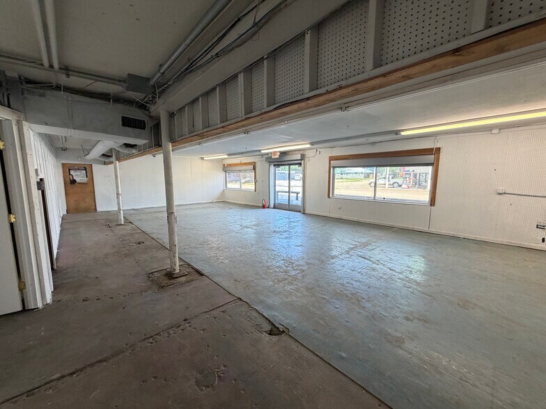 More Photos Of 1010 N Tennessee St, McKinney Freestanding For Sale