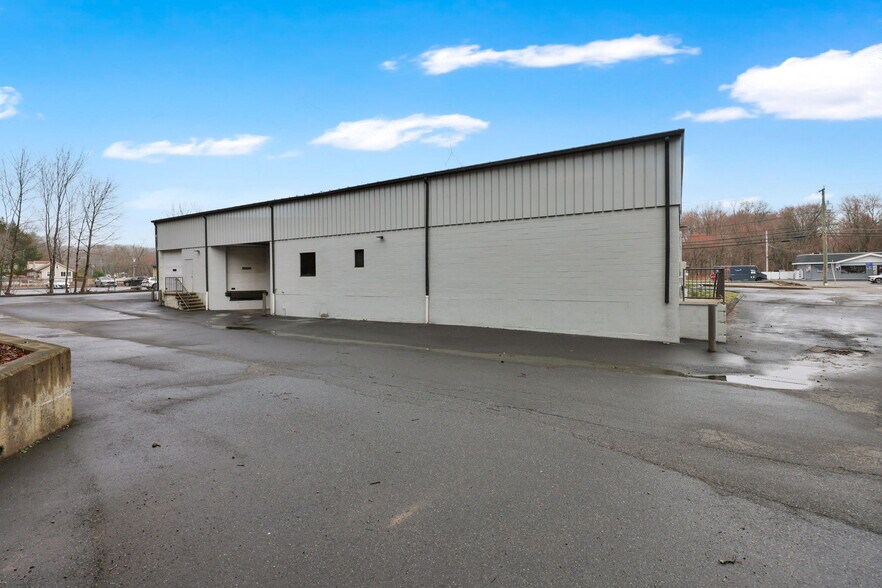 More Photos Of 179 Main St, Monroe Storefront For Lease