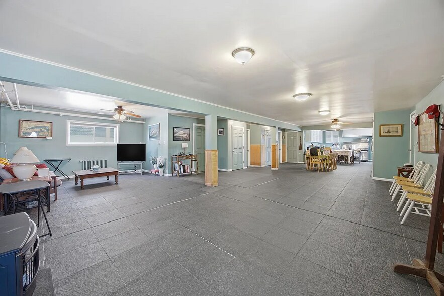 More Photos Of 1 Merit Ct, Brooklyn Marina For Sale