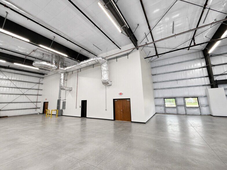 More Photos Of 1530 Kendrick Ln, Lakeland Warehouse For Lease