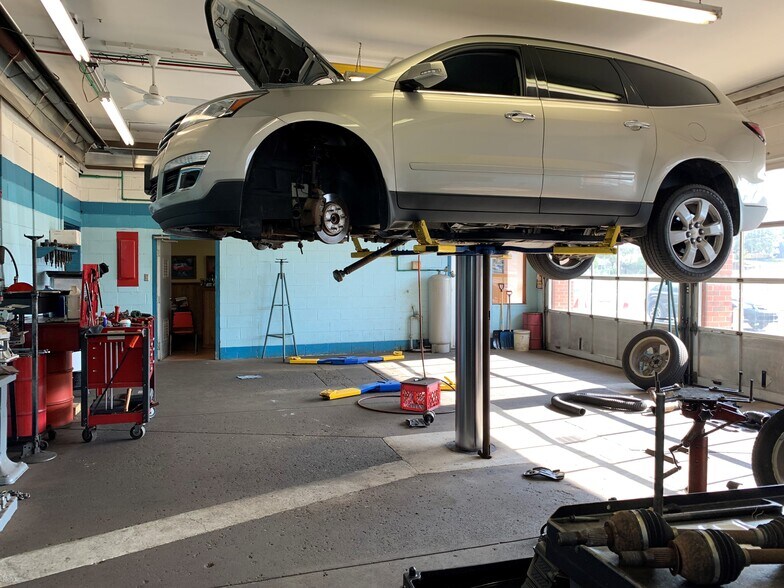 More Photos Of 1005 W Main St, Kent Auto Repair For Sale