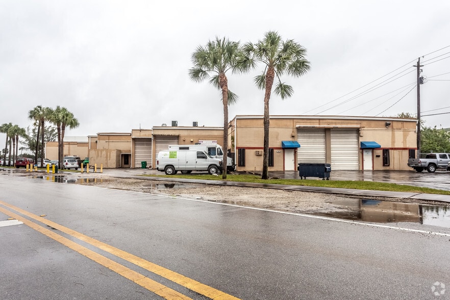 More Photos Of 1301-1357 NW 155th Dr, Miami Warehouse For Lease